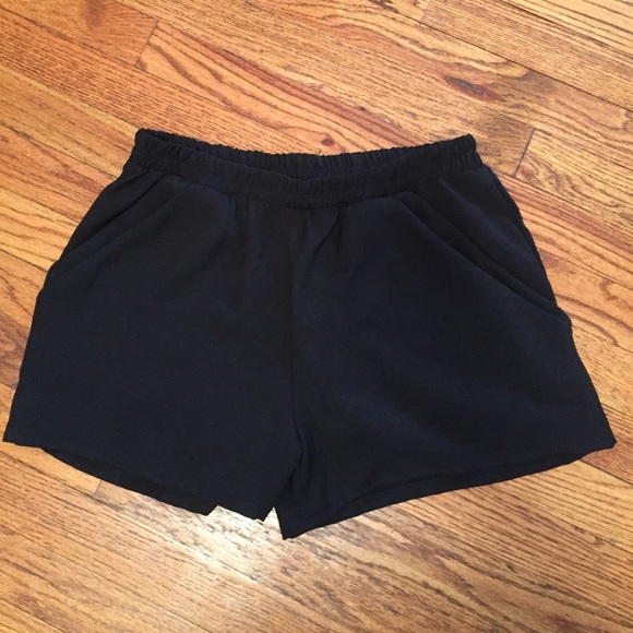 Black pocket shorts