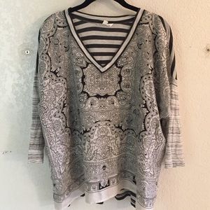 Sz M Cabi silk top, 3/4 sleeves. Dry clean only.