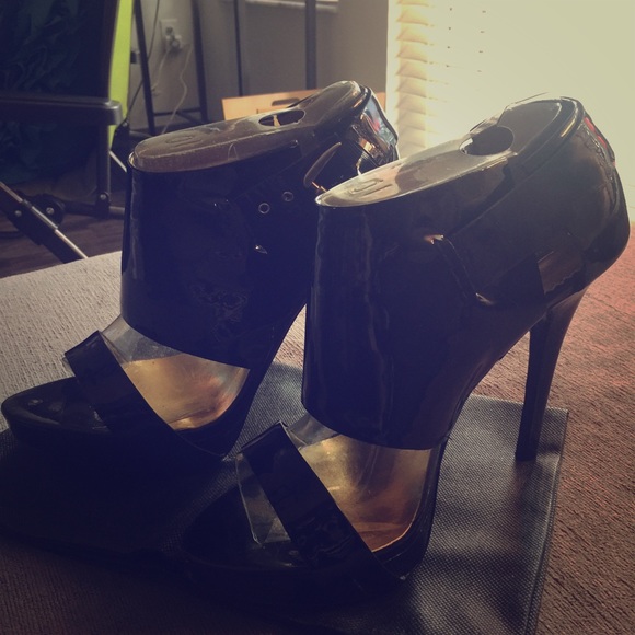 REPORT SIGNATURE PATENT HEELS