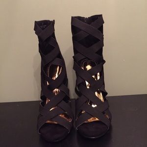 ❣️black elastic heels❣️