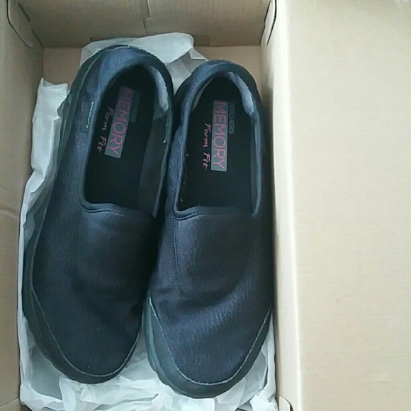 Skechers form fit shoes