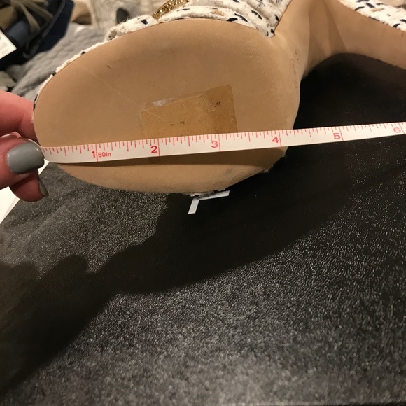 SOLD NIB CHANEL Tweed 16P Chain Sandals White Navy - Picture 5 of 7