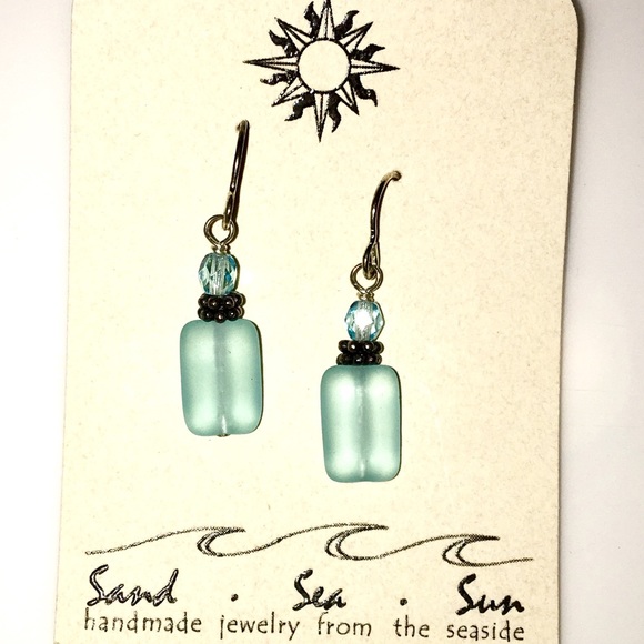 Austin Design Jewelry - 🎉HP🎉8.30.17🆕SS & Sand Etched Glass Earrings🐚
