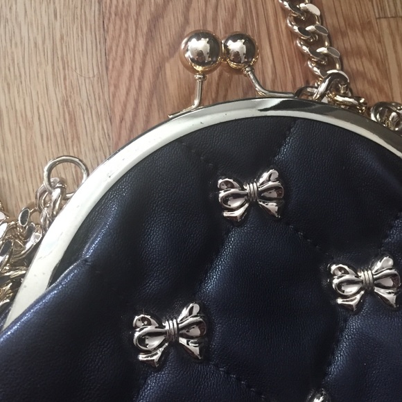 Betsey Johnson Black Leather Crossbody Purse🎀 - Picture 3 of 3