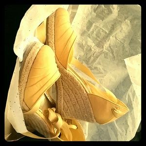 Warm yellow cato wedge sandles