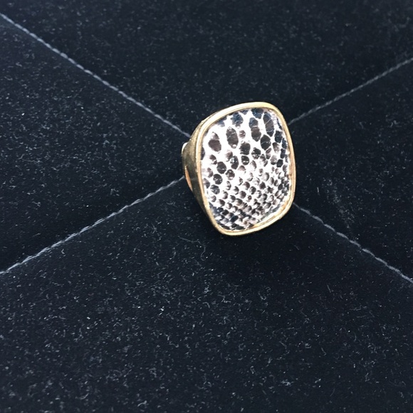 Adjustable reptile print ring