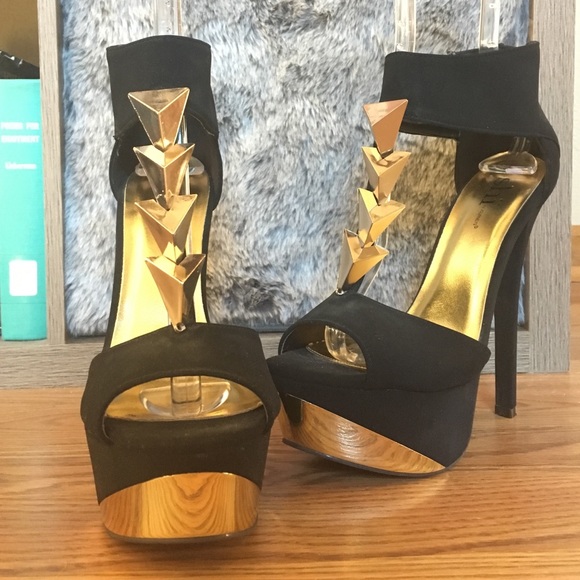 Shï by Journeys Gold & Black Peep Toe Heels