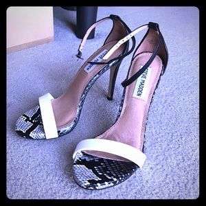 Brand new Steve Madden Stecy Sandals