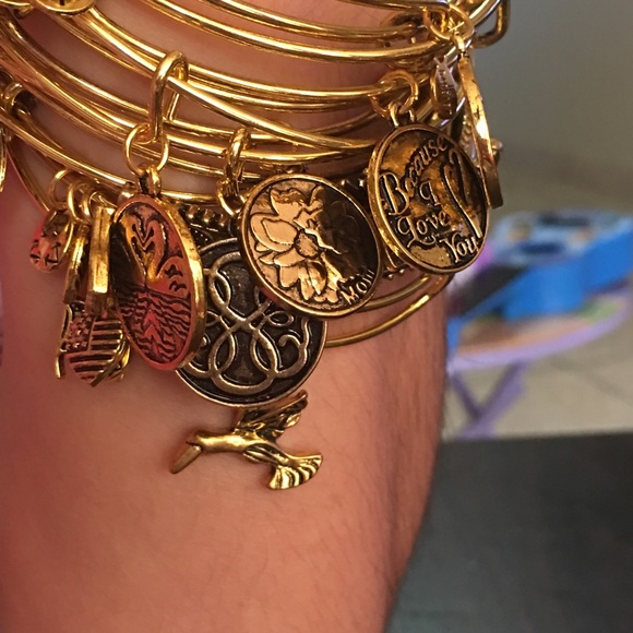 1 LEFT-SALE💕Love (Heart and Birds) Bangle💕 - Picture 3 of 5