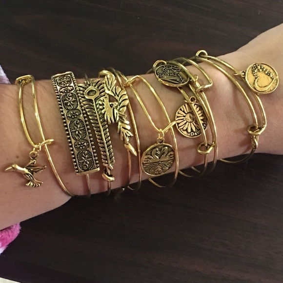 1 LEFT-SALE💕Love (Heart and Birds) Bangle💕 - Picture 4 of 5