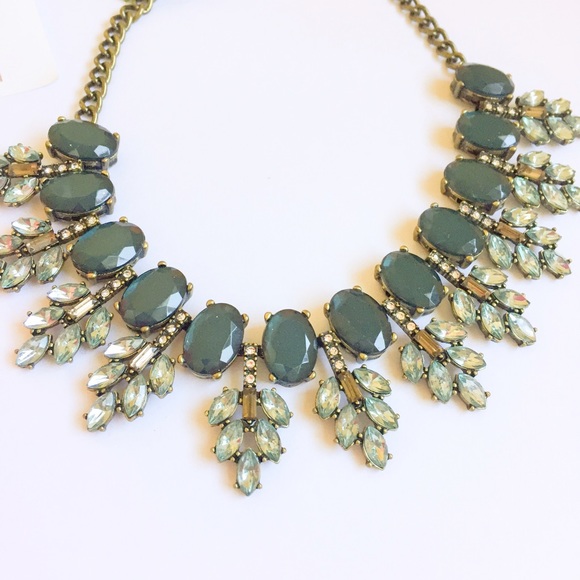 Stunning Shades of Blue Statement Necklace 💎 - Picture 2 of 2