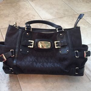 Reduced! Excellent condition, MK Black Satchel!!