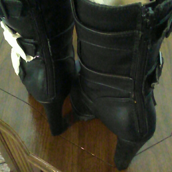 Women's boots - Picture 2 of 2