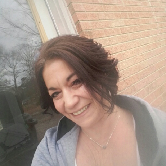 Meet your Posher, Andrea - Picture 2 of 2