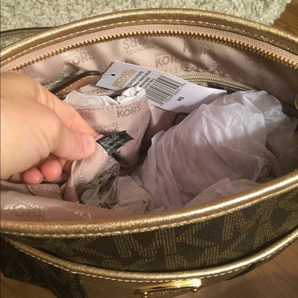 💜Michael Kors Metallic Stripe Crossbody Bag💜 - Picture 3 of 4