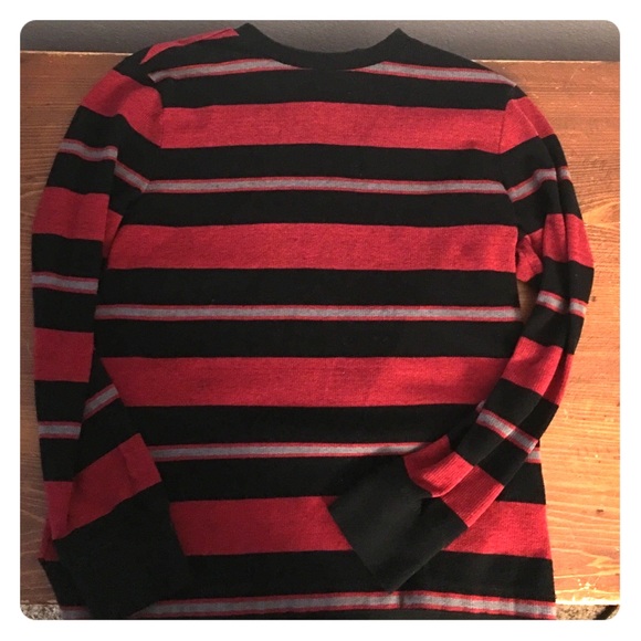 Crew neck horizontal striped sweatshirt