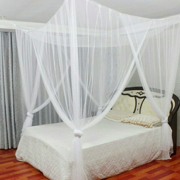 New in pack Queen/Full sz canopy