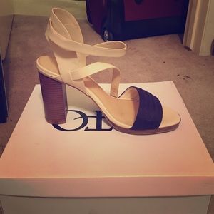 Comfortable, navy blue open toe chunky heel