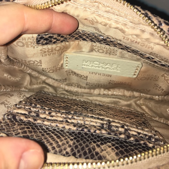 Patterned authentic Michael Kors cross body - Picture 2 of 3