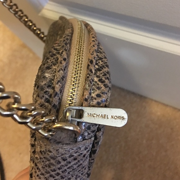 Patterned authentic Michael Kors cross body - Picture 3 of 3