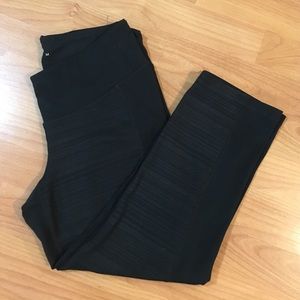 Striped detailed cropped workout leggings