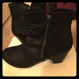 Size 10, black, Medium heel w/zipper, ankle bootie