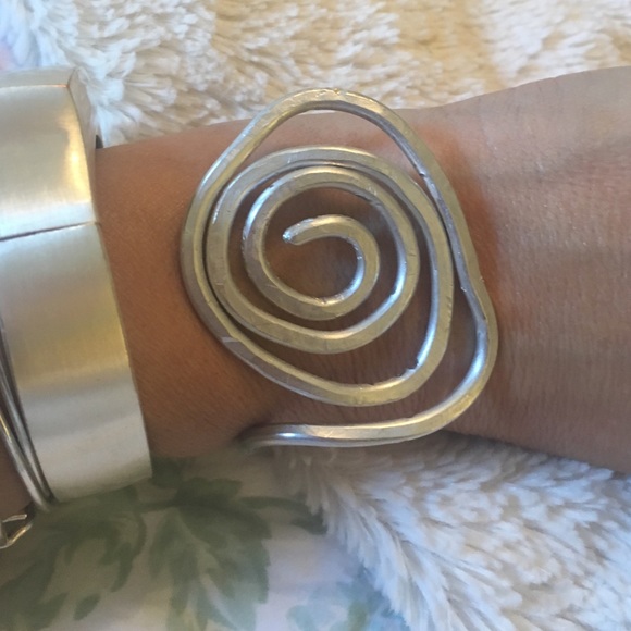 Recycled materials bracelet - Picture 2 of 2