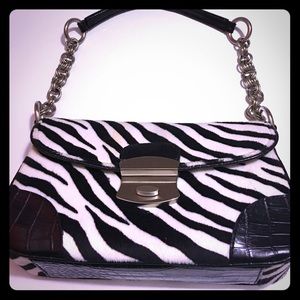 Sturdy Zebra print shoulder bag