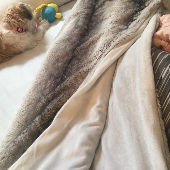 Fur blanket NEVER USED!