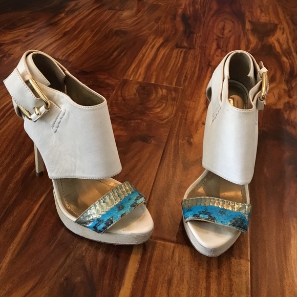 Report Signature Leather Heels