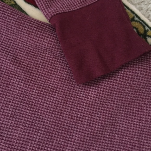 ✨HP • Maroon Print Pattern • Button Thermal Top • - Picture 3 of 5