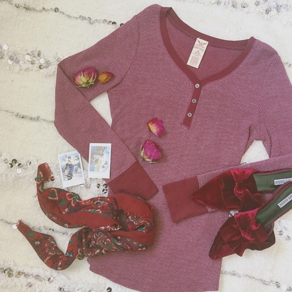 ✨HP • Maroon Print Pattern • Button Thermal Top • - Picture 5 of 5