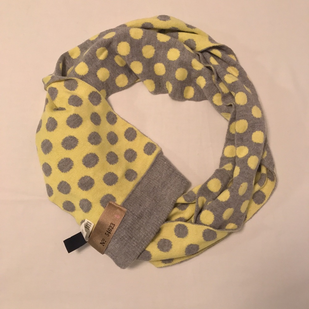 Reversible scarf