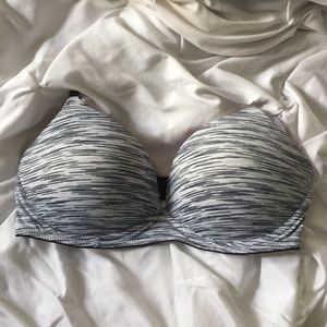 ‼️ Make An Offer ‼️VS Wireless Push Up Bra