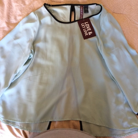 NWT Mint green blouse with black details, Large
