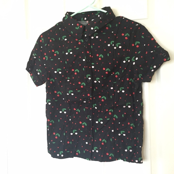 LAST CHANCE! H&M black cherry print button down 🍒 - Picture 2 of 2