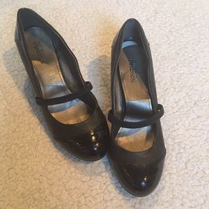 Kenneth Cole Reaction Black wedges