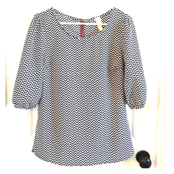 Boutique chevron blouse with zipper back