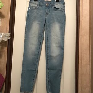 NWOT Wild Blue legging jeans
