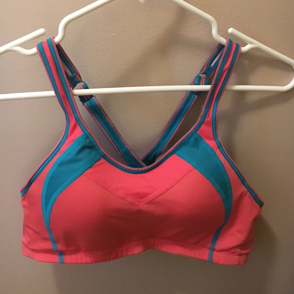 Sports bra (new without tags)