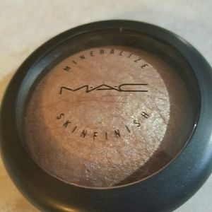 MAC Mineralize Skinfinish- Soft and Gentle