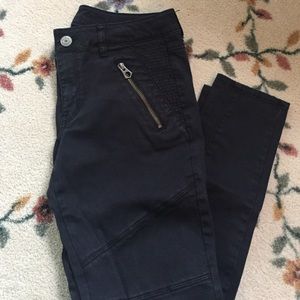 Black skinny pants