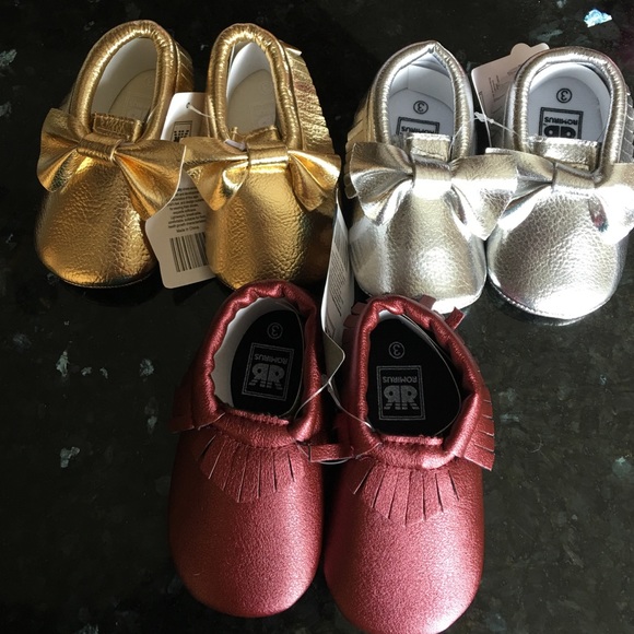 ⭐️SALE⭐️Size 3. 3 pair of toddler moccs