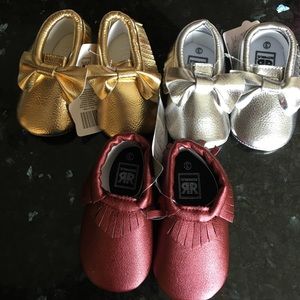 ⭐️SALE⭐️Size 3. 3 pair of toddler moccs