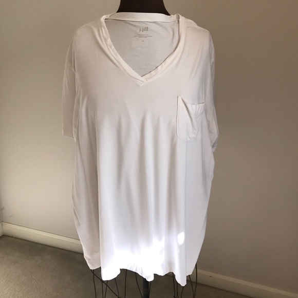 V-neck Easy Pocket Tee