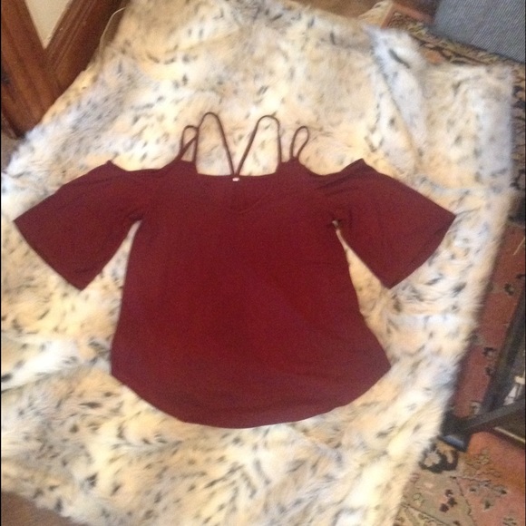 New Maroon cold shoulder top.     MAKE AN OFFER!