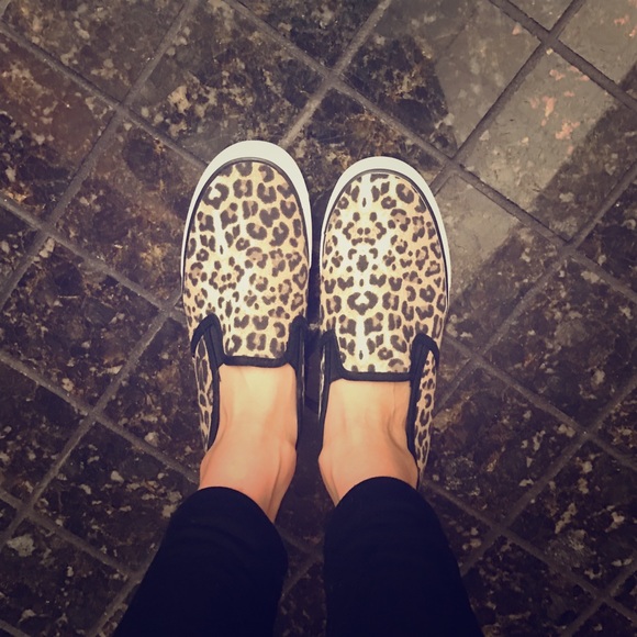 BNWT leopard print shoes