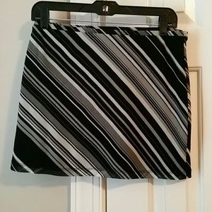 Express size M skirt NWT