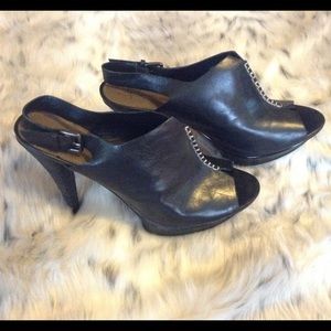 B. Makowsky genuine leather sling back bootie