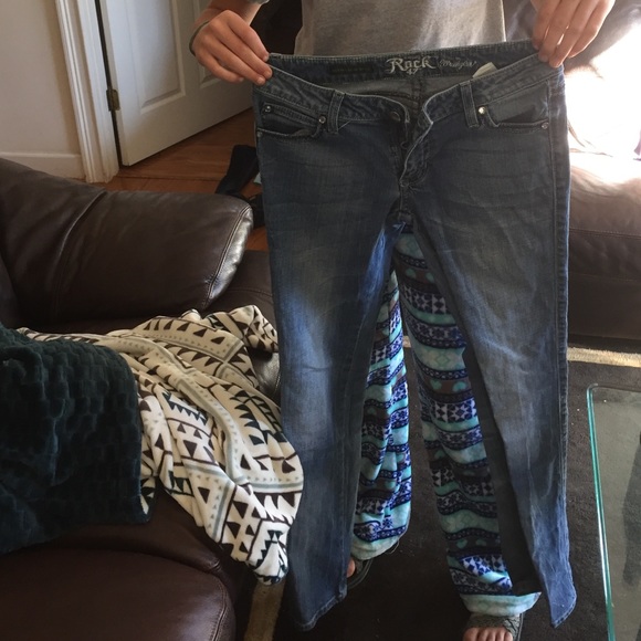 Rock 47 27x34 - Picture 2 of 2